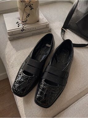 Amalfi by Rangoni Black Croc-Embossed Mary Jane Flats – Made in Italy (7.5 AA)